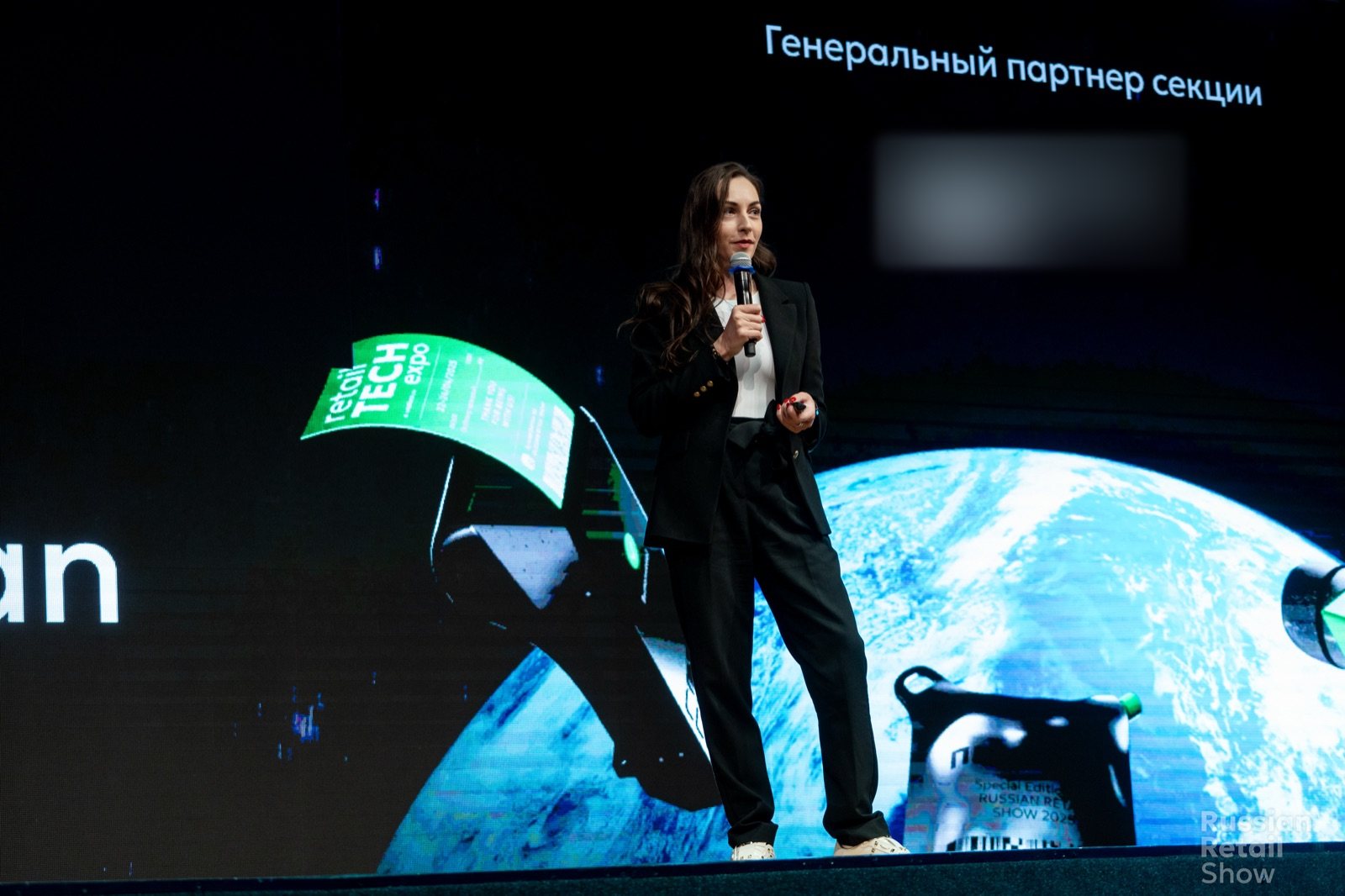Наталья Родина на сцене Retail TECH Expo 2025